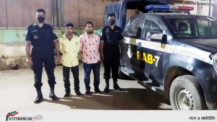 ইলেকট্রিক সামগ্রীর নামে ইয়াবা পাচার, আটক ২
