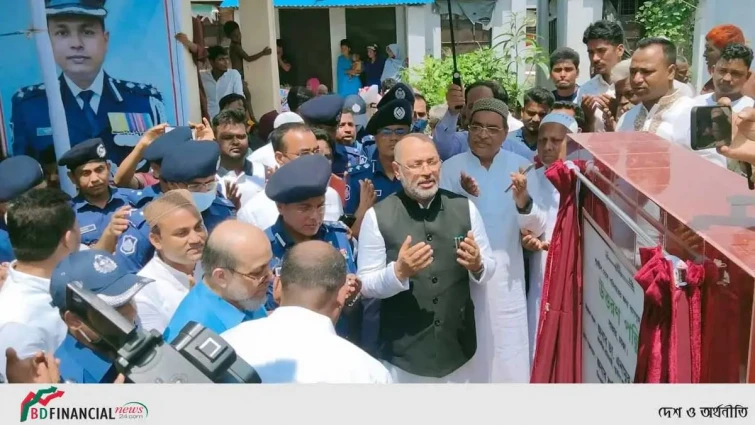 ডিআইজি হাবীবের চেষ্টায় ঘর পেল বেদে সম্প্রদায়