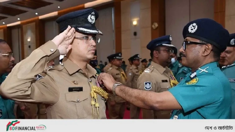 পুলিশ পদক সারাজীবন সম্মানিত করবে: ডিএমপি কমিশনার