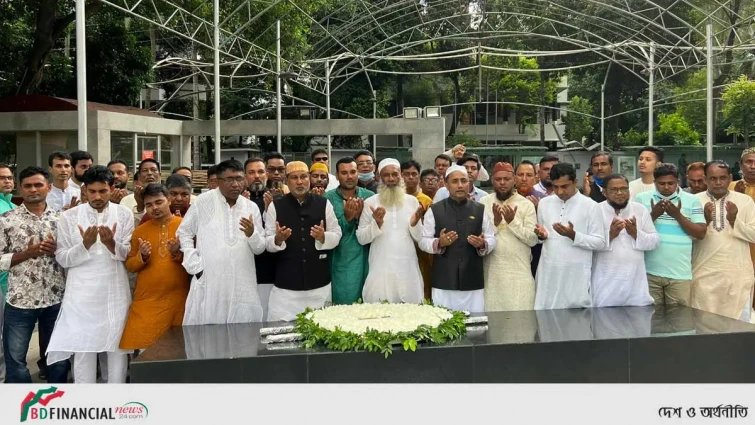 জাতির জনকের প্রতিকৃতিতে পুস্পস্তবক অর্পন করল নবগঠিত ত্রিশাল উপজেলা আ.লীগ