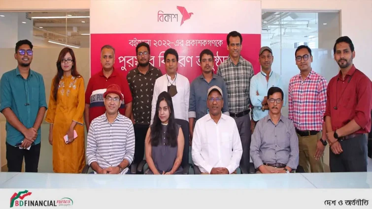 একুশে বইমেলায় সেরা ৯ প্রকাশনা প্রতিষ্ঠানকে পুরস্কৃত করলো বিকাশ