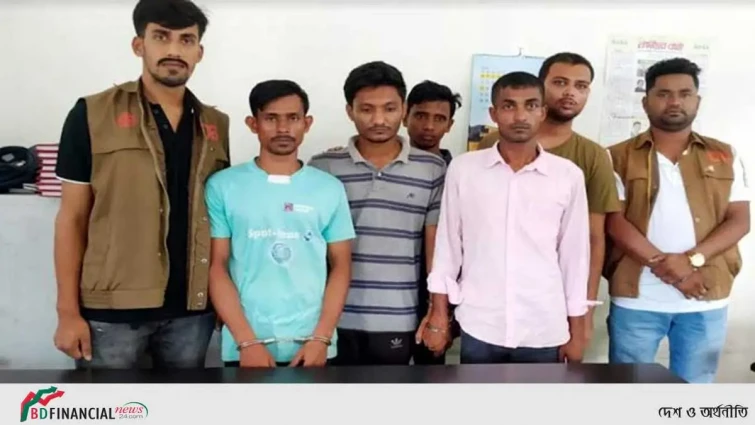 ডিবির অভিযানে ৫ ছিনতাইকারী গ্রেপ্তার