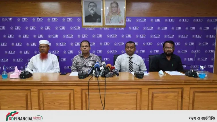 দেড় হাজার বাসের ব্লু-বুক ও রেজিস্ট্রেশন চুরি করে চাঁদাবাজি