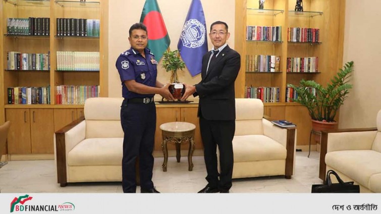 ঢাকা রেঞ্জের ডিআইজি হাবিবুর রহমানের সাথে জাপান দূতাবাসের মিঃ ওয়াতারু কায়াশিমার সৌজন্য সাক্ষাৎ