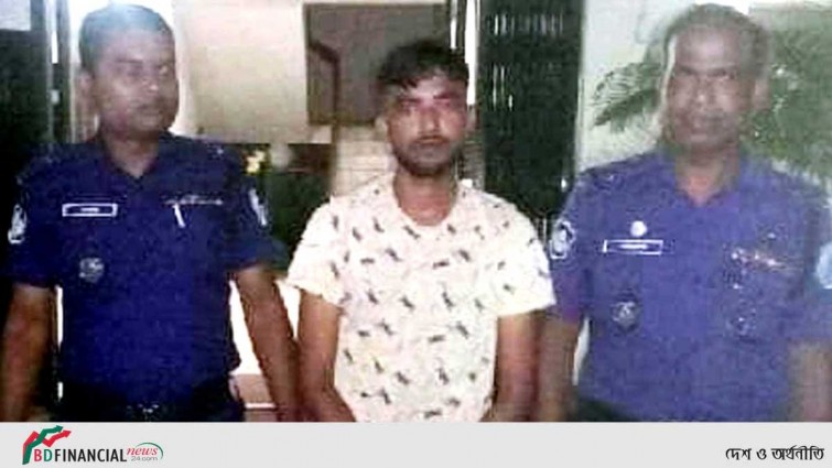নদীতে ঝাঁপ দিয়ে যুবককে ধরলো পুলিশ