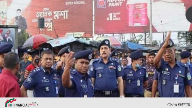 ময়মনসিংহে ট্রাফিক সমস্যা হ্রাসকল্পে বিভিন্ন স্থান পরিদর্শনে ডিআইজি ও এসপি