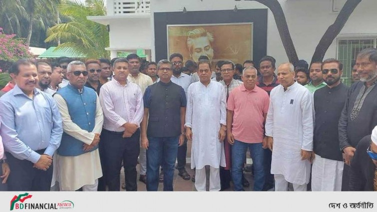 জাতির পিতার সমাধিতে আওয়ামী লীগের শিল্প ও বাণিজ্য বিষয়ক উপ-কমিটির শ্রদ্ধা