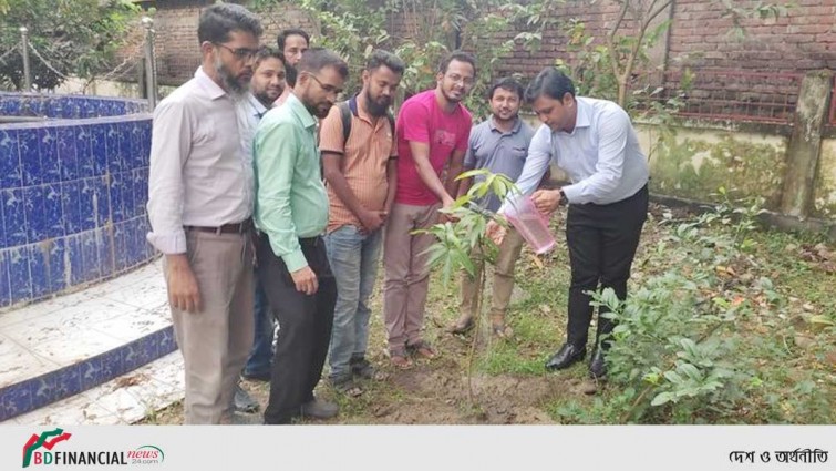 ত্রিশাল ভূমি অফিসের বাগানে ফলদ বৃক্ষ রোপনের উদ্ধোধন