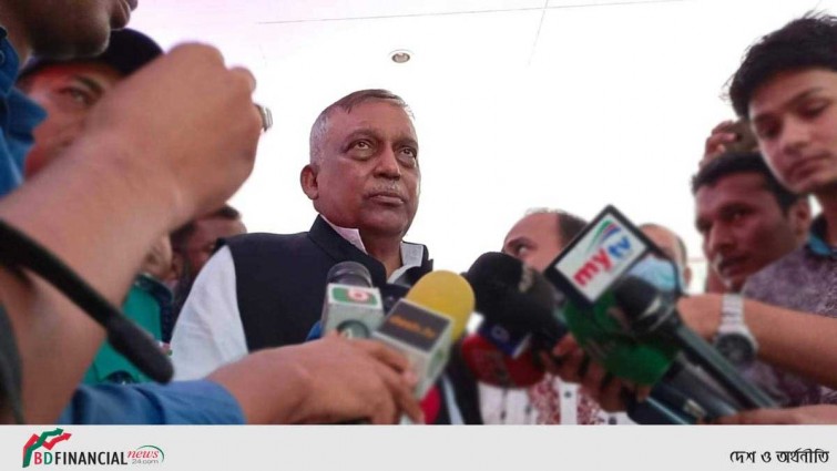 সুনির্দিষ্ট তথ্য ছাড়াই কর্মকর্তাদের ওপর যুক্তরাষ্ট্রের নিষেধাজ্ঞা