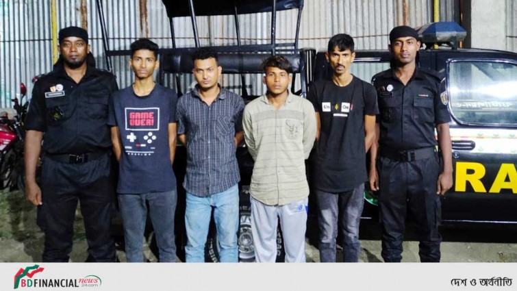 ময়মনসিংহ সড়কে ডাকাতি : র্যাবের অভিযানে গ্রেপ্তার ৪