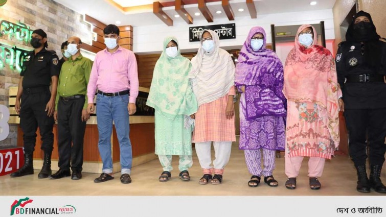প্রশ্নপত্র ফাঁস হওয়ার ঘটনায় নার্সিং কলেজের সাবেক অধ্যক্ষসহ ৬ জনকে গ্রেফতার করেছে র‌্যাব