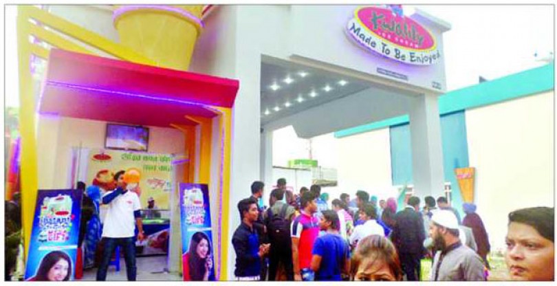 বাণিজ্য মেলায় কোয়ালিটি আইসক্রিমের জমজমাট বিক্রি