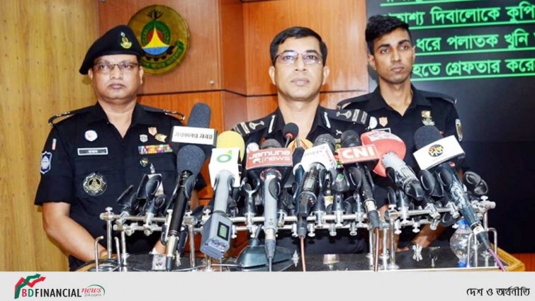 প্রাইভেটকারে গার্ডার: জড়িতদের গ্রেফতারে অভিযান চালাচ্ছে র্যাব