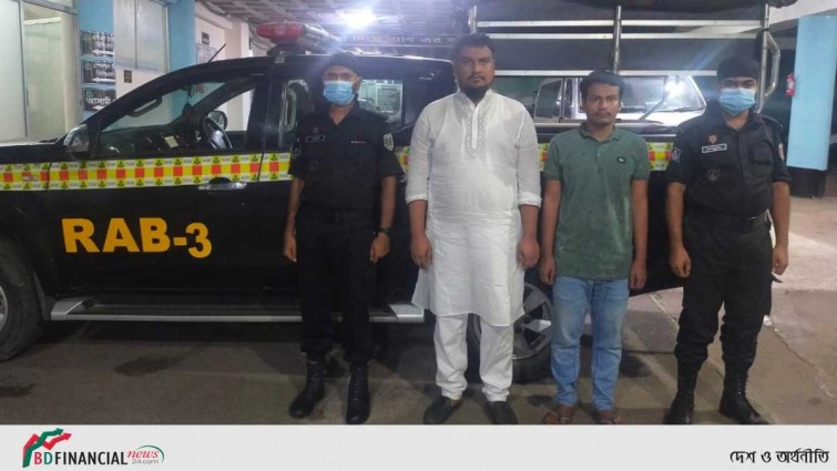 ওমানে থাকা মায়ের যোগসাজশে দেশে ছেলের মানবপাচারের ব্যবসা