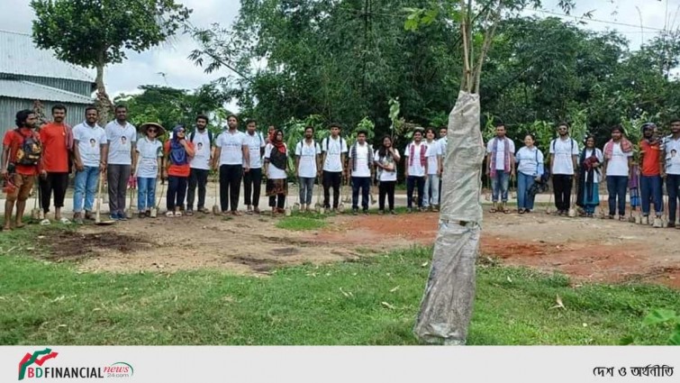 পরিবেশের ভারসাম্য রক্ষায় বৃক্ষ রোপন অভিযানে মিলন পাঠান