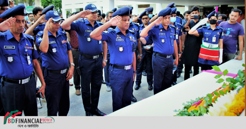 ভোলা জেলা পুলিশ ’বীর মুক্তিযোদ্ধা শহীদ ক্যাপ্টেন শেখ কামাল এঁর ৭৩তম জন্মবার্ষিকী’ উদযাপন করেছে