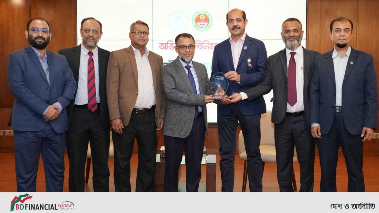 ডিজিটাল লেনদেন পরিচালনার জন্য ইসলামী ব্যাংককে সম্মাননা প্রদান