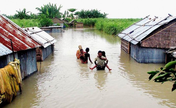 বন্যায় ভাসছে ১৯ জেলা, বাড়ছে পানি