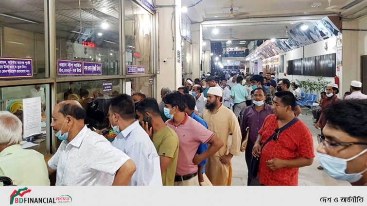 রাজধানীর পশুর হাট সংলগ্ন ব্যাংক শাখায় রাত ৮টা পর্যন্ত লেনদেন