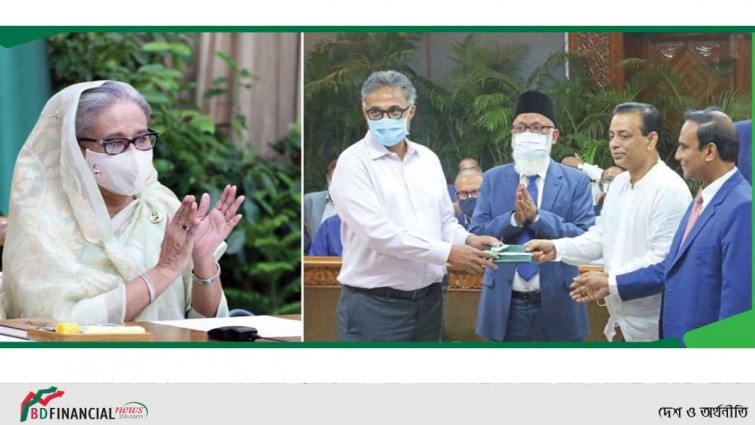 বন্যা দুর্গতদের জন্য প্রধানমন্ত্রীর ত্রাণ তহবিলে এনআরবিসি ব্যাংকের অনুদান প্রদান