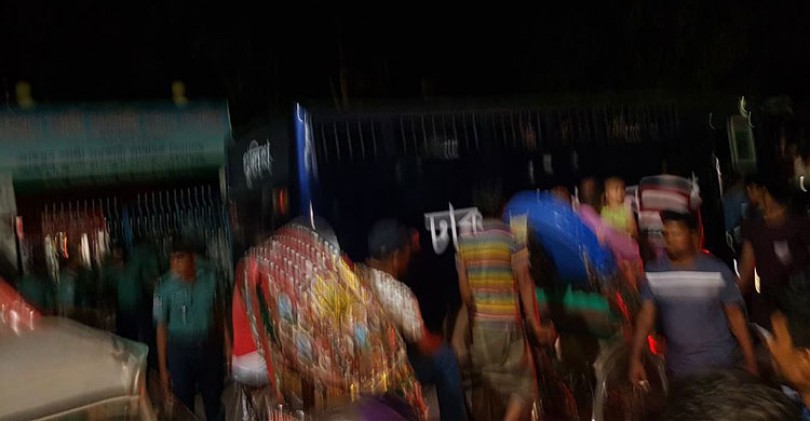 রমনা বিভাগের এডিসি আশরাফুল ইসলাম এর নেতৃত্বে নিউমার্কেট এলাকায় মাদকবিরোধী অভিযান