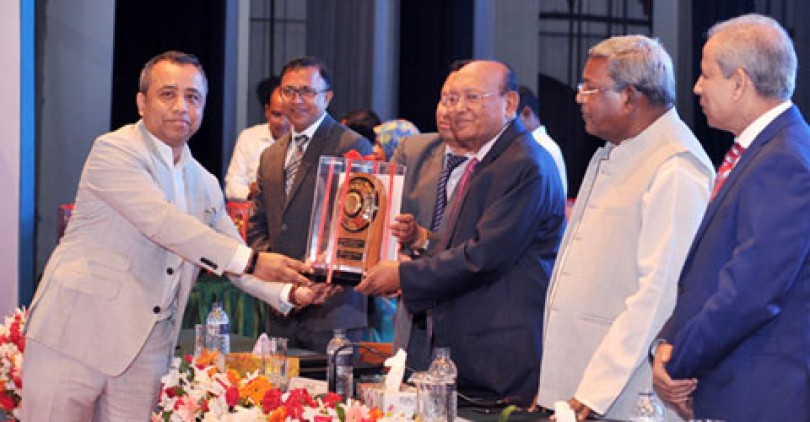 রফতানিতে এএসএম মহিউদ্দিন মোনেমের স্বর্ণপদক লাভ