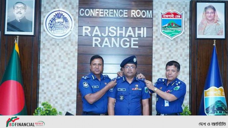 পদোন্নতিপ্রাপ্ত অ্যাডিশনাল ডিআইজি এবং পুলিশ সুপারগণের র্যাংক ব্যাচ পরিধান