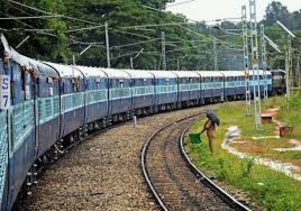 চট্টগ্রাম থেকে কৃষিপণ্য নিয়ে প্রথম পার্সেল ট্রেন ঢাকায়