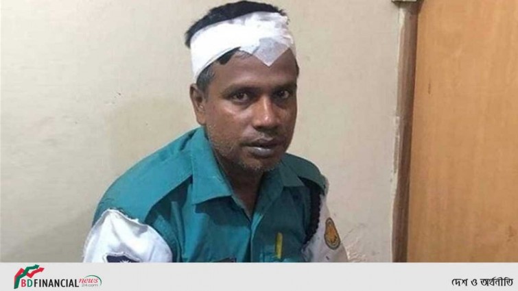 জুরাইনে ট্রাফিক পুলিশের ওপর হামলা, আহত ৪