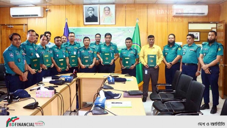 আরএমপি সদর দপ্তরে বার্ষিক কর্মসম্পাদন চুক্তি সই