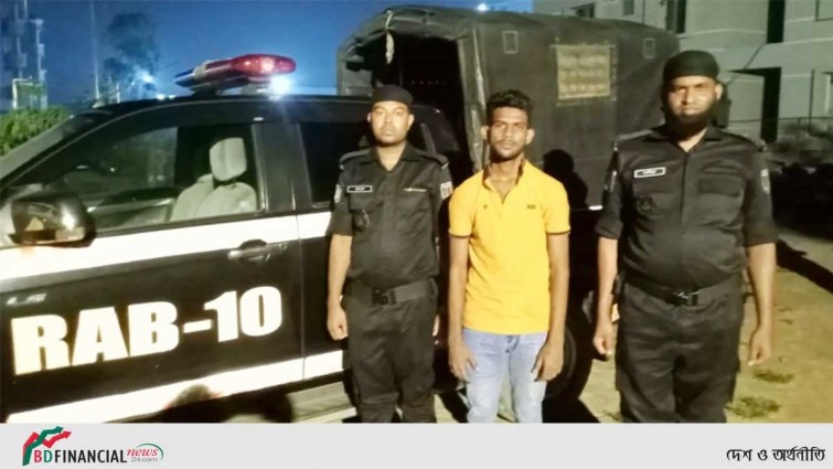 চাকুর ভয় দেখিয়ে পথচারীদের টাকা-মোবাইল ছিনতাই, গ্রেফতার ২