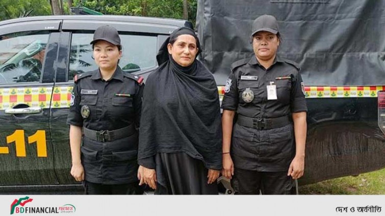 রেলস্টেশনে তরুণী হেনস্তায় জড়িত নারী গ্রেপ্তার