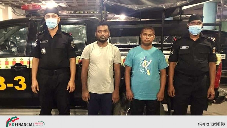যাত্রী সেজে প্রাইভেটকারে ফেনসিডিল বিক্রি, গ্রেফতার ২