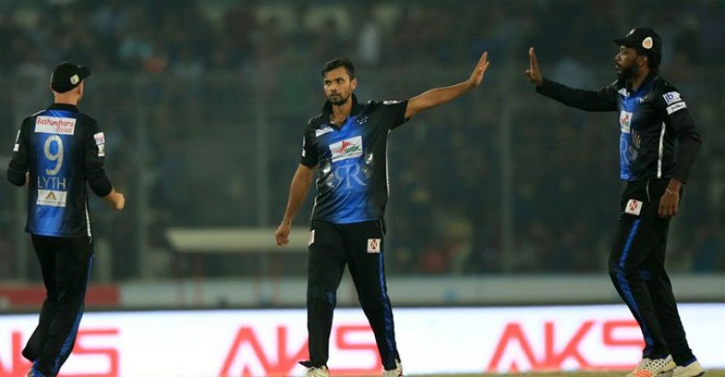 অবিশ্বাস্য দামে কিনেও ব্রেসলেটটি মাশরাফিকে উপহার দিলো বিএলএফসিএ