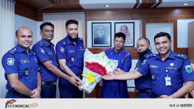 জয়দেব কুমার ভদ্র বিপিএম ডিআইজি পদে পদোন্নতি পাওয়ায় ফুলেল শুভেচ্ছা