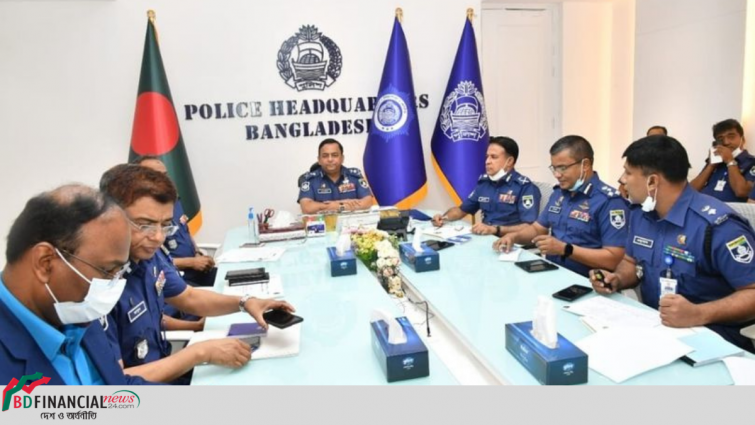 ঈদে ঘরমুখো মানুষের যাতায়াত নির্বিঘ্ন করতে পুলিশ কর্মকর্তাদের প্রতি নির্দেশ আইজিপির