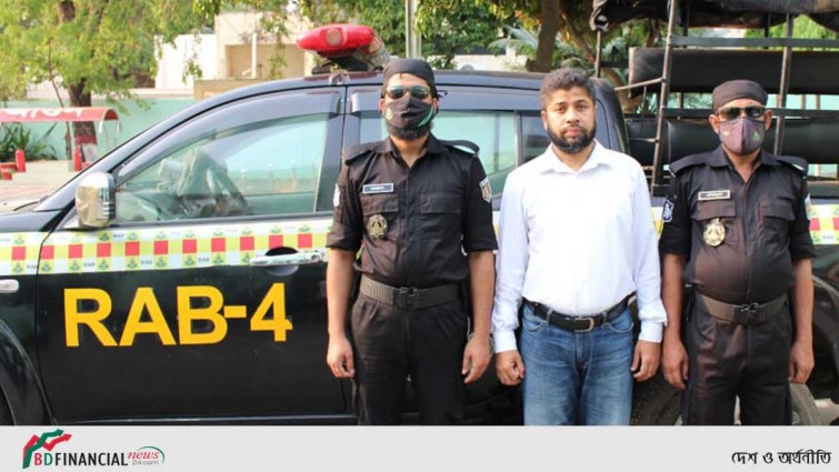 চাকুরীর প্রলোভনে অর্থ আত্মসাৎ প্রতারক চক্রের মূলহোতাকে গ্রেফতার করেছে র্যাব-৪