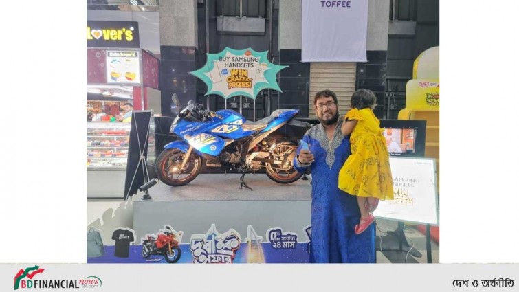 স্যামসাংয়ের গ্যালাক্সি এ ৫২ কিনে সুজুকি জিক্সার এসএফ ১৫০ পেলেন সোহেল চৌধুরী