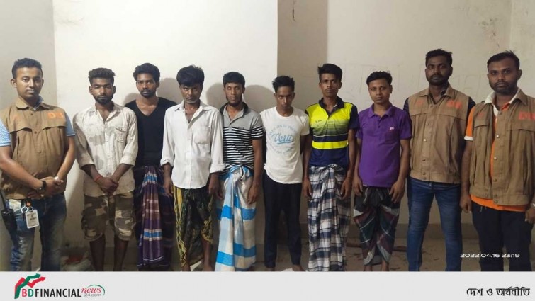 মানিকগঞ্জে ডিবির অভিযানে গ্রেফতার ৭