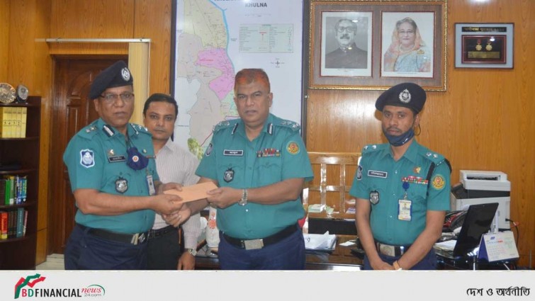 কেএমপি'র পুলিশ কমিশনার দিলেন ভাল কাজের স্বীকৃতি