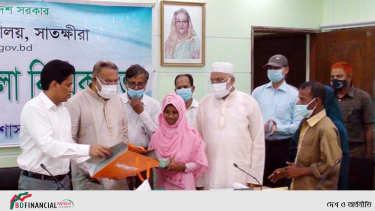 মারুফার মেডিক্যালে পড়ার সব ব্যয় বহন করবে জেলা প্রশাসন