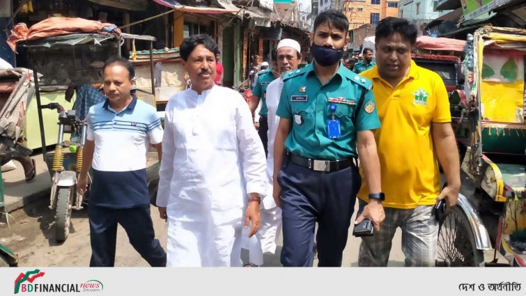 জিএমপির উপ-পুলিশ কমিশনার জাকির হাসানের জয়দেবপুর বাজার পরিদর্শন