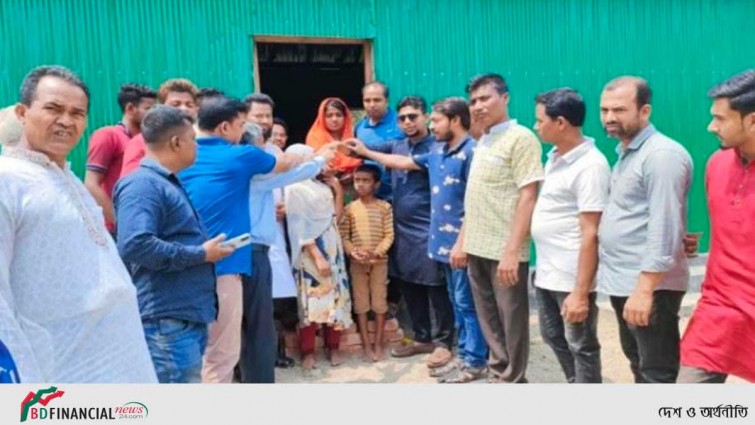 ত্রিশালের ফরিদা ছেলে মেয়ে নিয়ে থাকার ঘর পেলেন