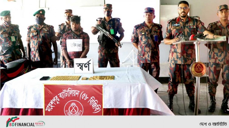 সীমান্তে সাড়ে ১২ কেজি স্বর্ণসহ যুবক আটক