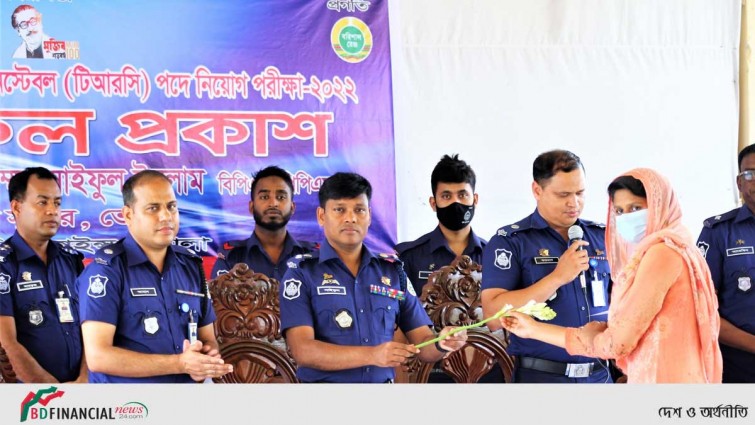 ভোলায় টিআরসি পদে নিয়োগ পরীক্ষায় চুড়ান্তভাবে নির্বাচিত প্রার্থীদের ফুলেল শুভেচ্ছা