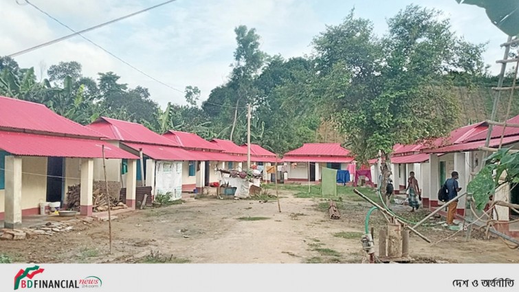 তৃতীয় ধাপে আরও ৬৫ হাজার ৪৭৪টি পরিবার পাচ্ছে প্রধানমন্ত্রীর উপহারের ঘর