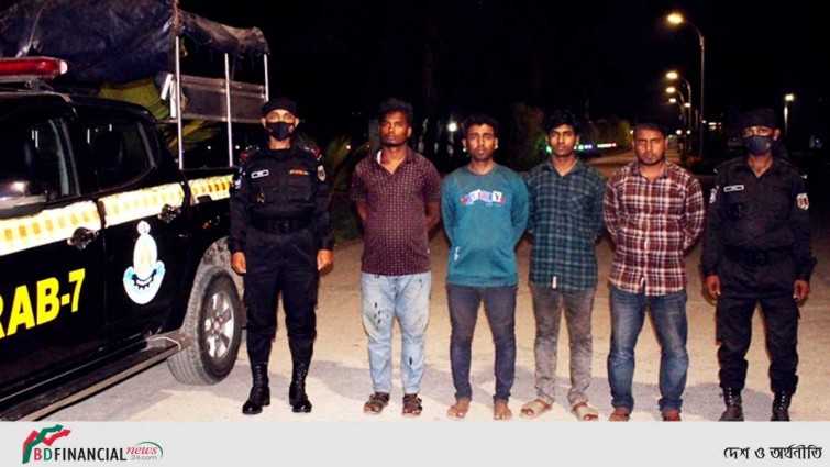 কুতুবদিয়ায় জাল নোট ও সরঞ্জামসহ চারজন গ্রেফতার