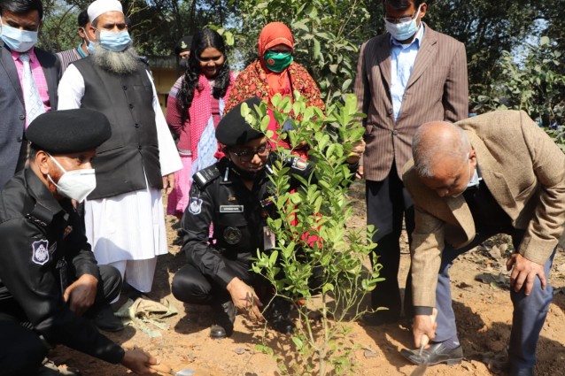 র‌্যাব সেবা সপ্তাহ উপলক্ষে র‌্যাব-৪ এর আওতাধীন এলাকায় বৃক্ষরোপণ কর্মসূচি পালন