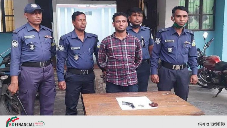 চাইনিজ রিভলবার ৬ রাউন্ড গুলিসহ যুবক আটক