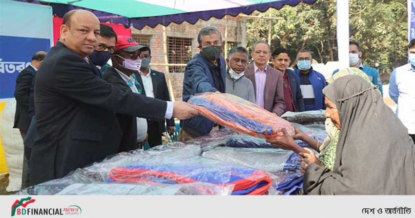 শীতার্তদের মাঝে ঢাকা ব্যাংকের কম্বল বিতরণ